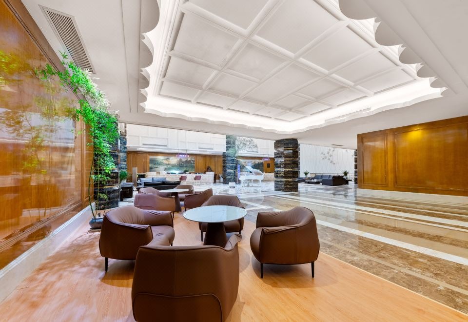 هتل لیک پیدمونت اینترنشنال